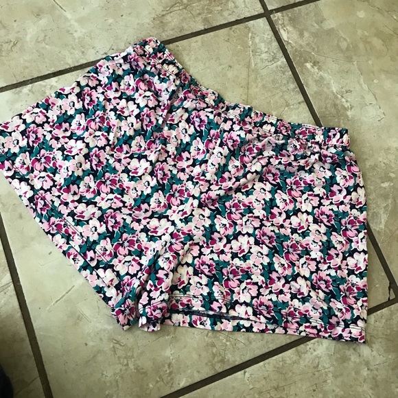 Cute Floral Sleep Shorts NWOT - Picture 5 of 6